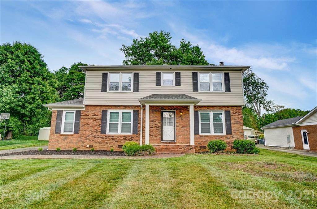 5811 Red Carriage Lane - Photo 1