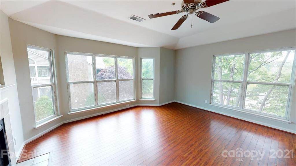 513 Graham Street - Photo 1