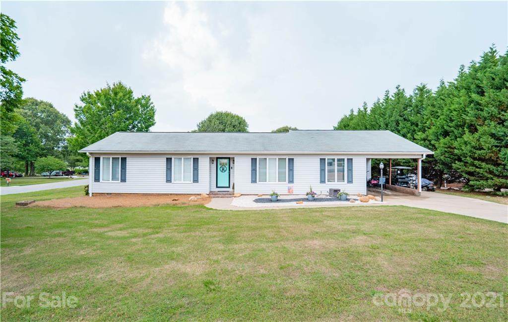 101 Lakewood Drive - Photo 1