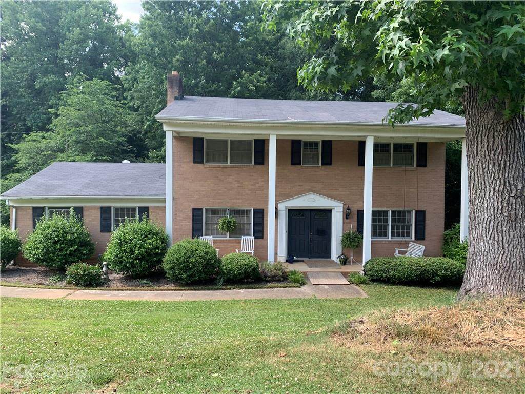 2960 Club Drive - Photo 1