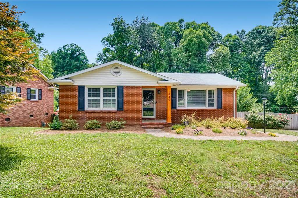 1940 Kilborne Drive - Photo 1
