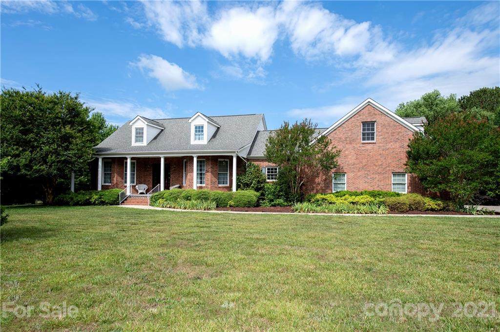 970 Oxford Drive - Photo 1