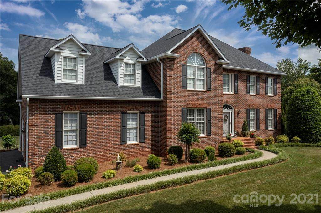 142 Springfield Drive - Photo 1