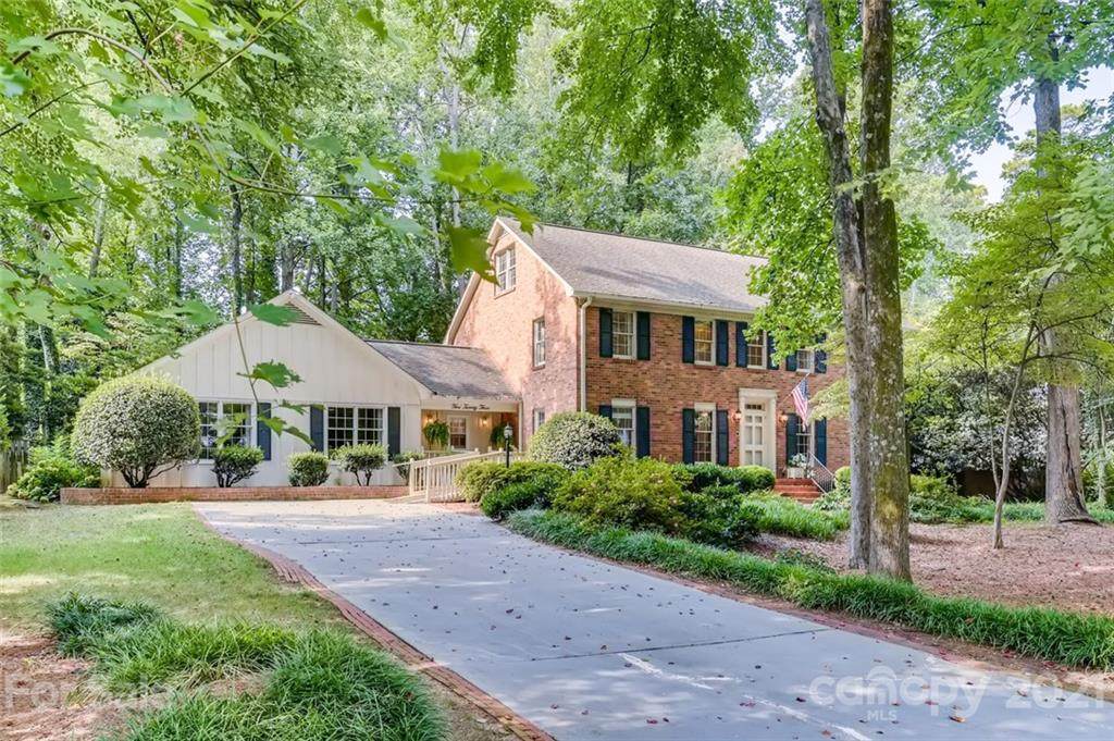 523 Robmont Road - Photo 1