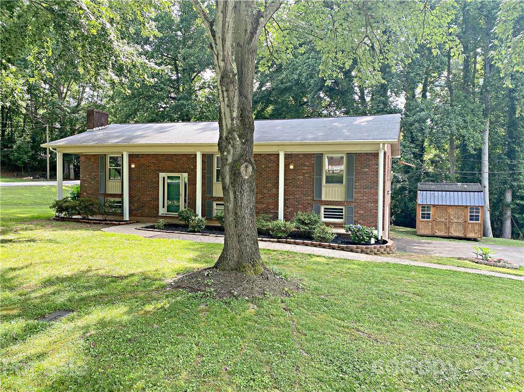 401 Parlier Avenue - Photo 1