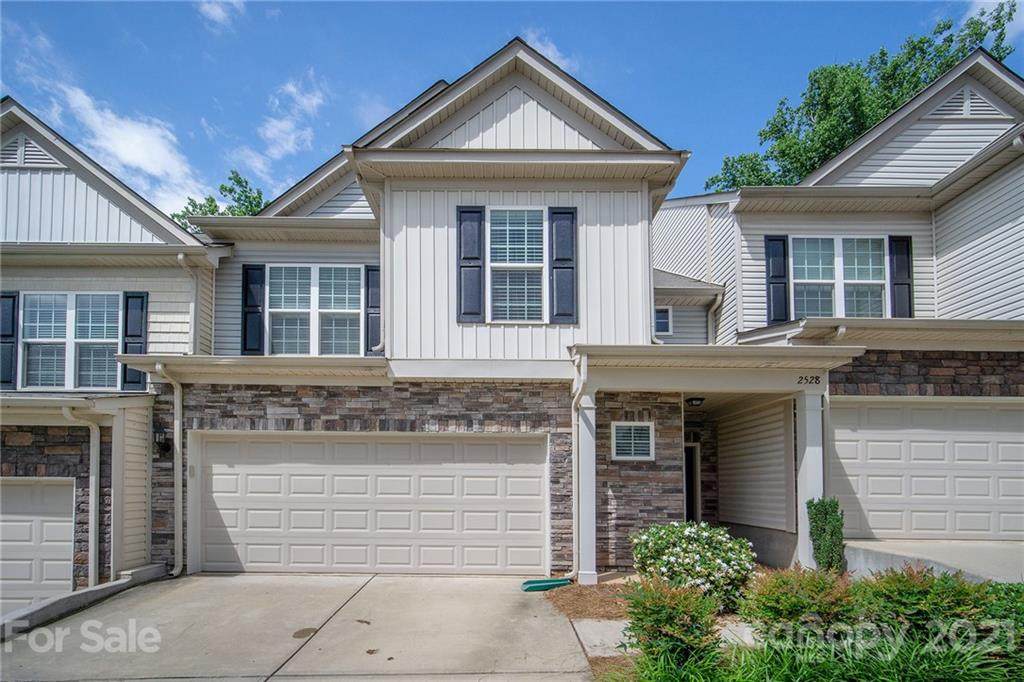 2528 Royal York Avenue - Photo 1