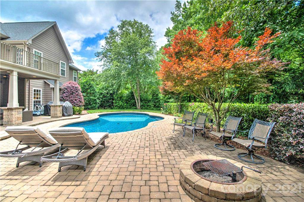 2102 Willowcrest Drive - Photo 1