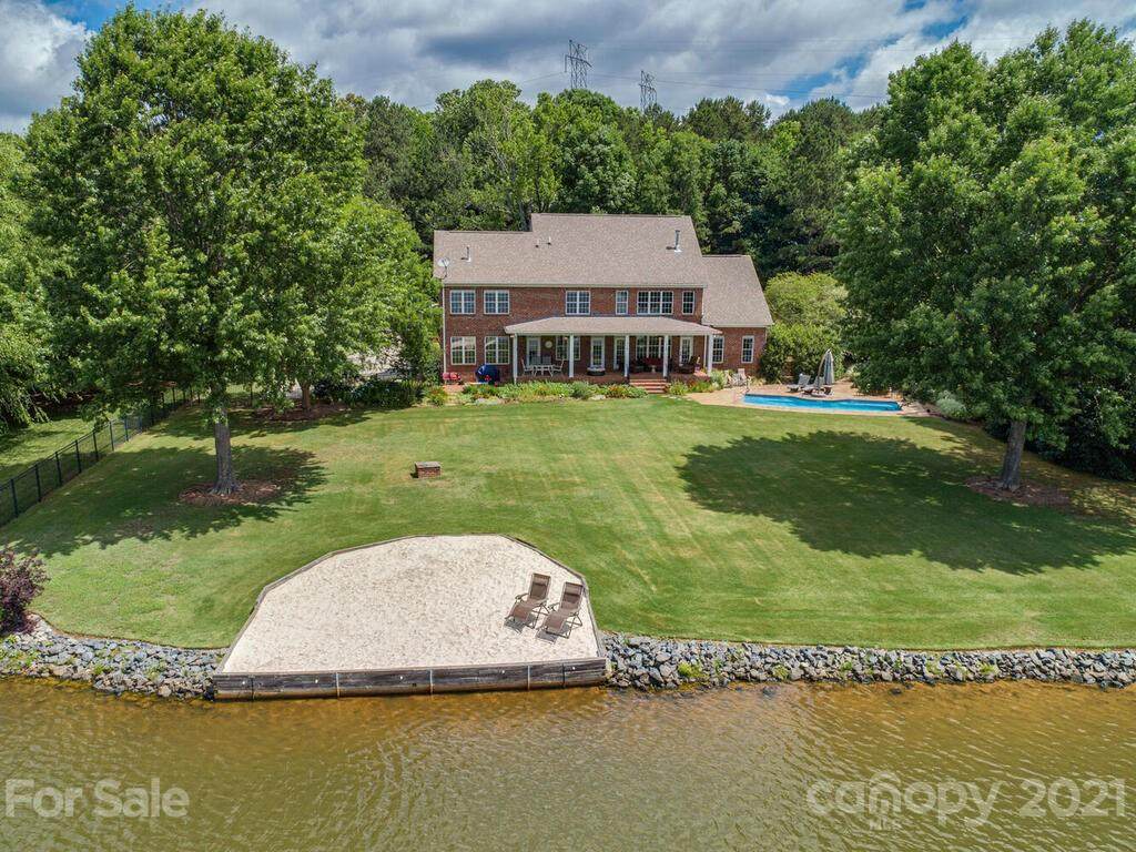 564 Shoreline Drive - Photo 1