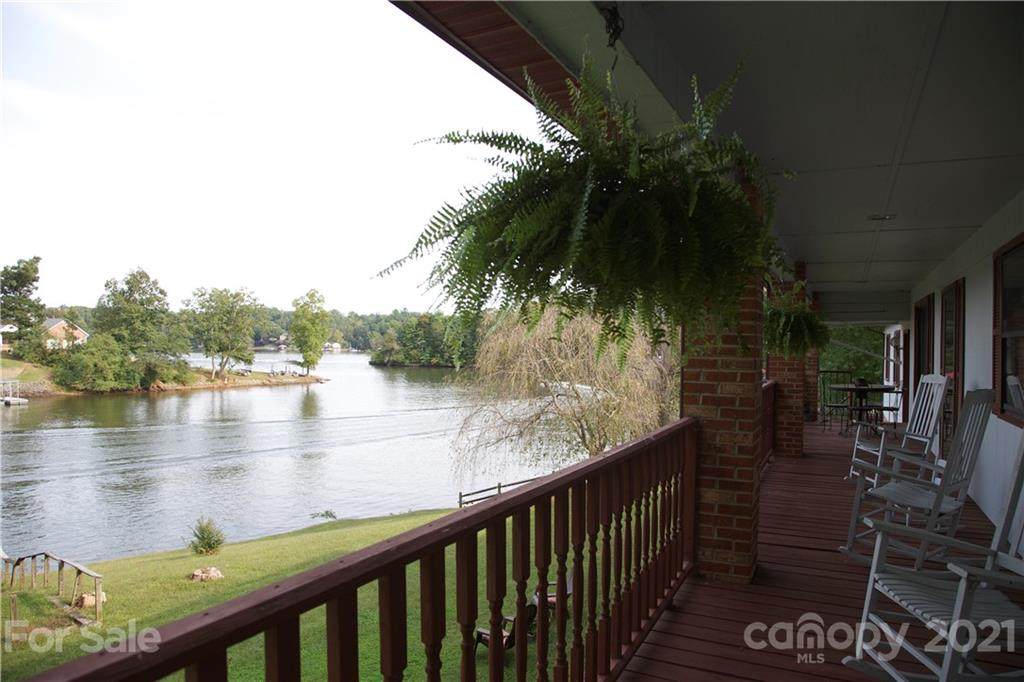 5832 Lake Hickory Place - Photo 1