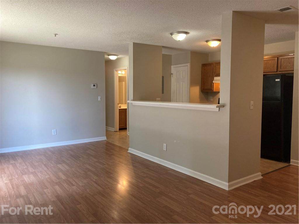1638 Arlyn Circle - Photo 1