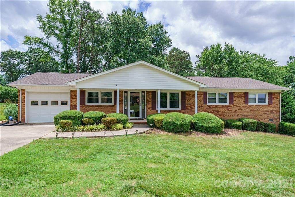 1605 Pine Ridge Drive - Photo 1