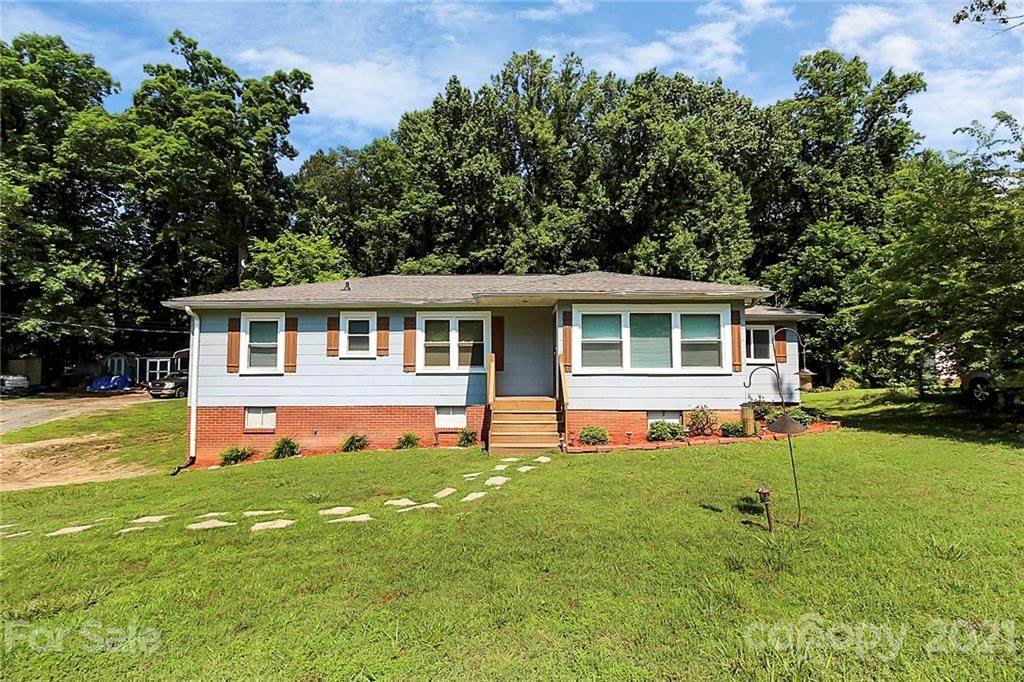 311 Oakdale Avenue - Photo 1