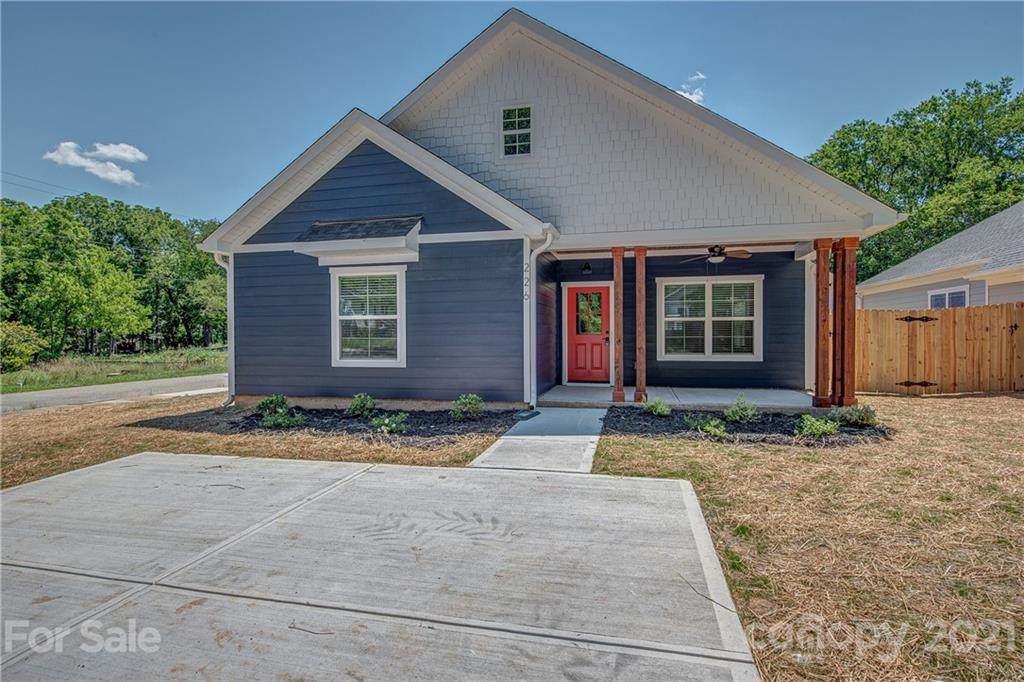 226 Lee Street - Photo 1
