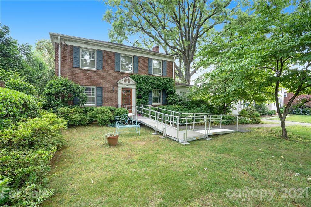 137 Huntley Place - Photo 1