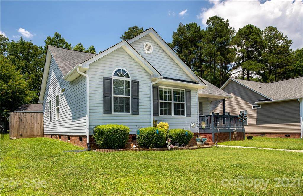 462 Hemlock Avenue - Photo 1