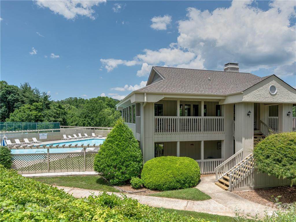 906 Abbey Circle - Photo 1