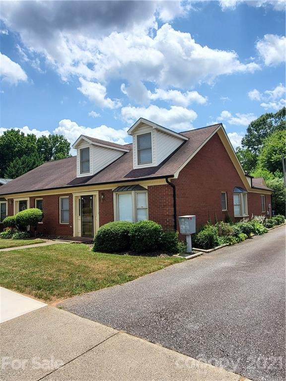 127 Oakwood Drive - Photo 1