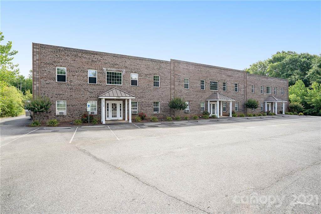5712 Stockbridge Drive - Photo 1
