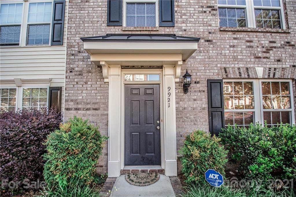 9921 Kings Parade Boulevard - Photo 1