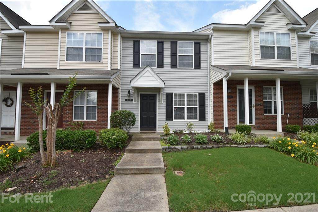 135 Delargy Circle - Photo 1
