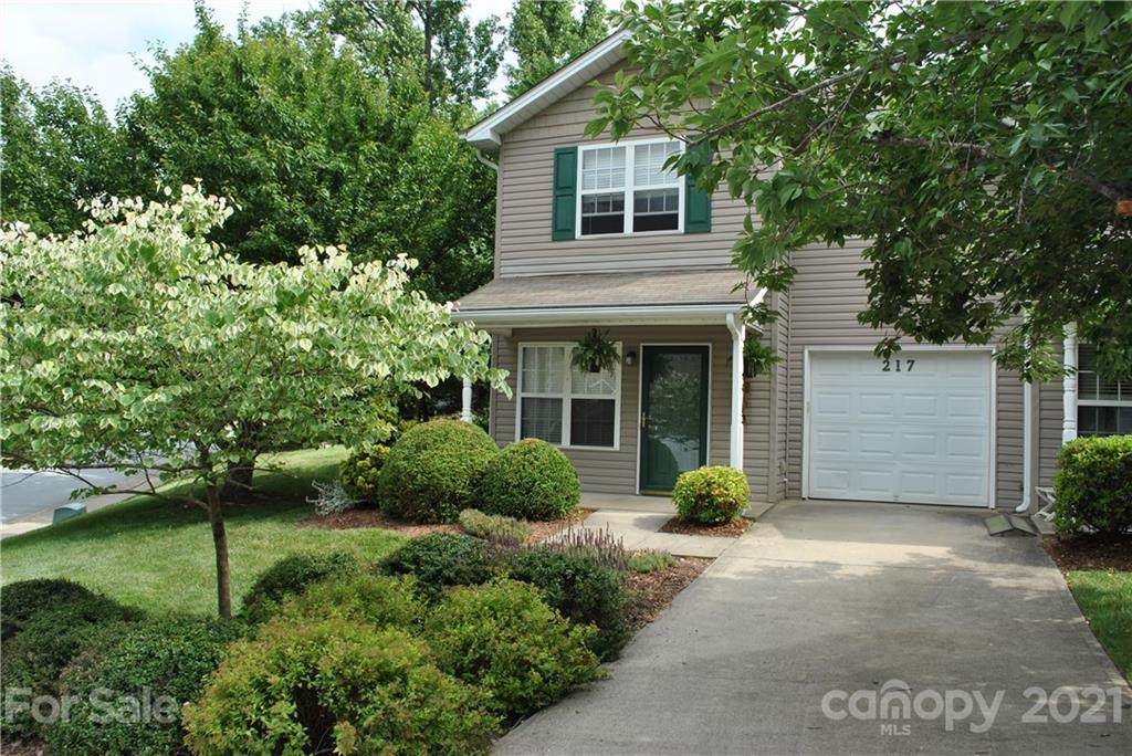 217 Wiltshire Circle - Photo 1