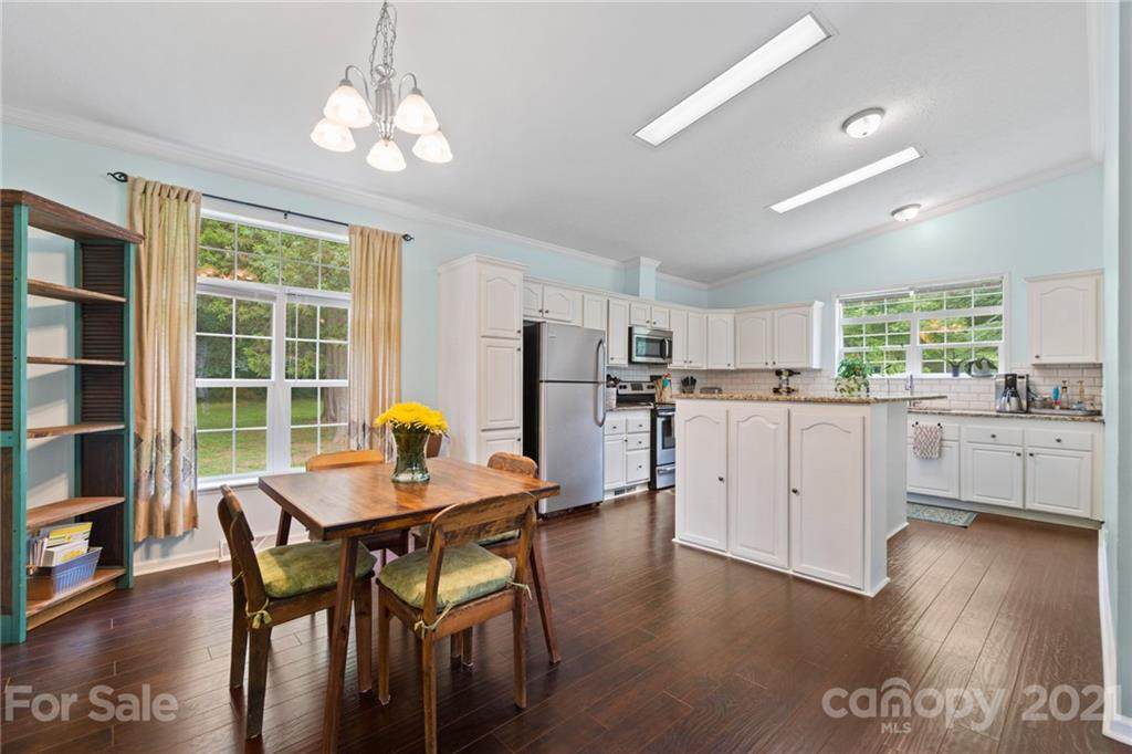 300 Grannys Place - Photo 1