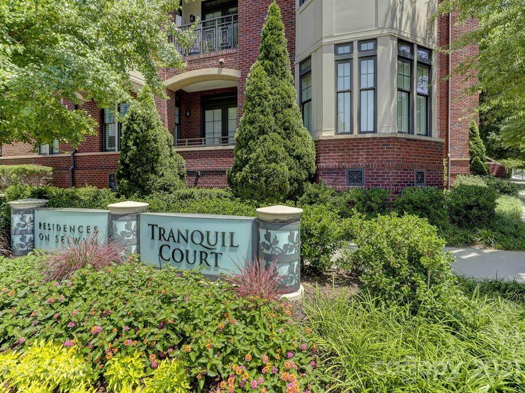 2810 Selwyn Avenue - Photo 1