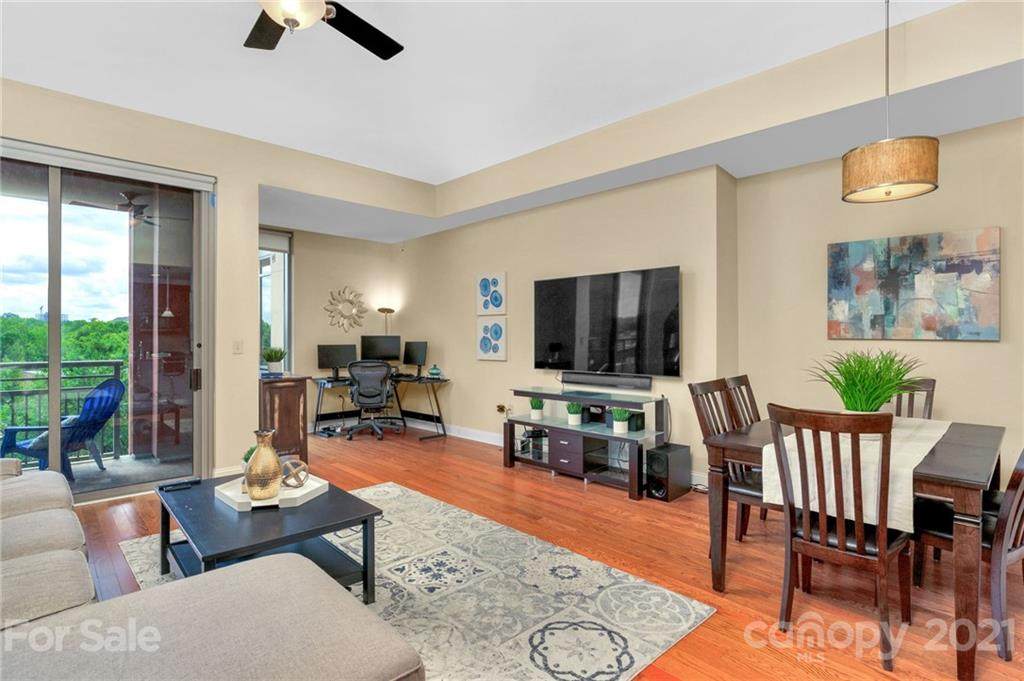 701 Royal Court - Photo 1
