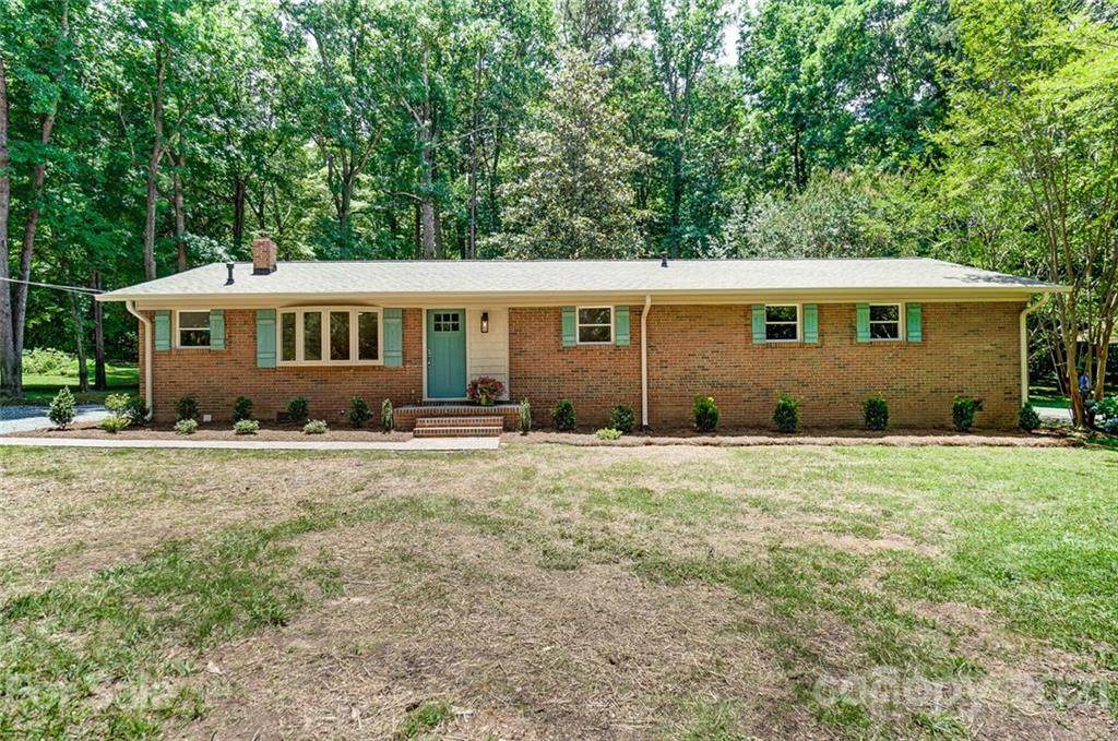 317 Robinson Avenue - Photo 1