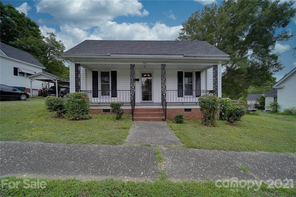 621 Graham Street - Photo 1