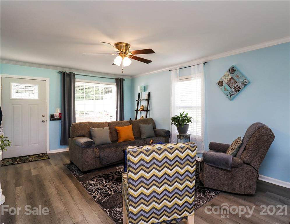 255 Bond Street - Photo 1