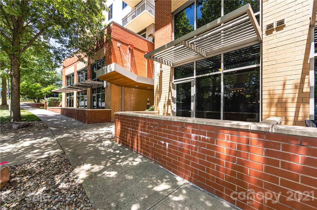 701 Royal Court - Photo 1