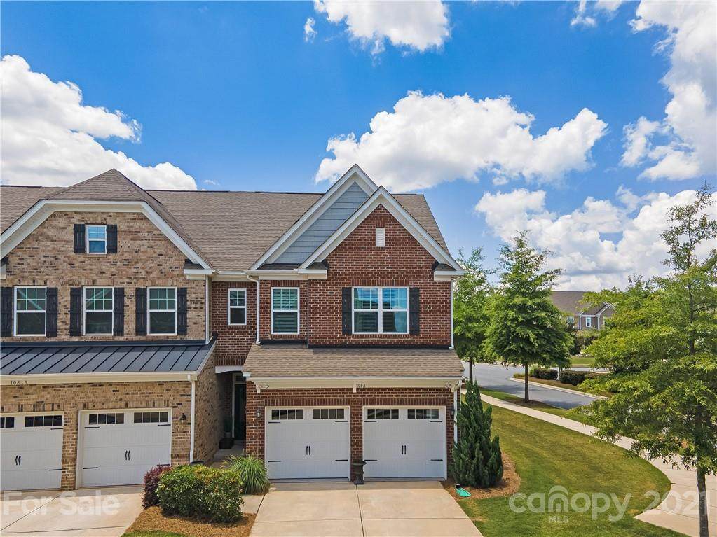 108 Dellbrook Street - Photo 1