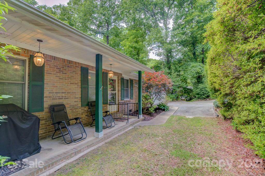 804 Greenwood Drive - Photo 1