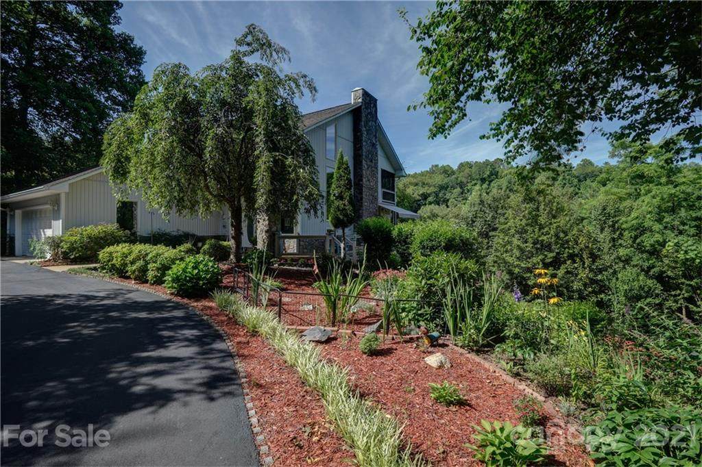 440 Winding Way - Photo 1