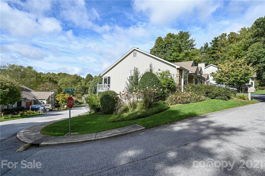 715 Park Place - Photo 1
