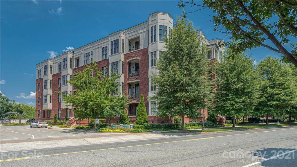 2810 Selwyn Avenue - Photo 1