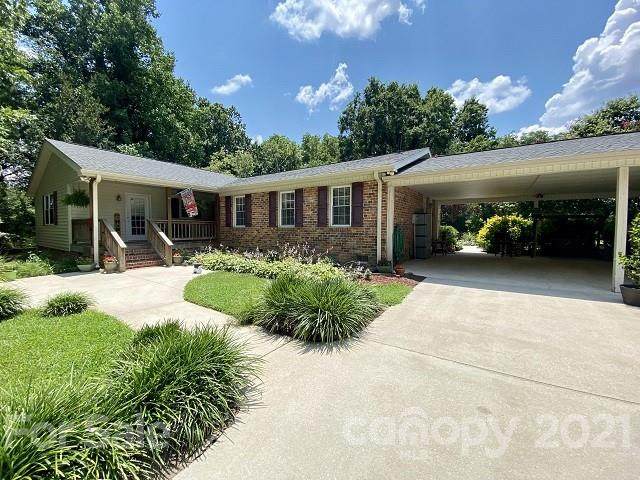 929 Edgewood Circle - Photo 1