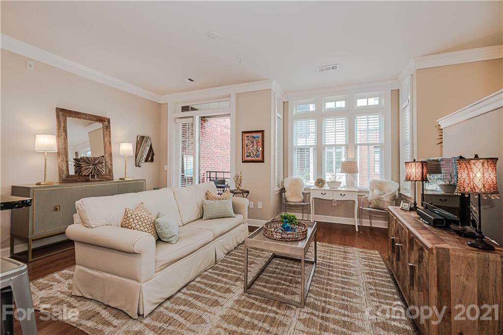 2810 Selwyn Avenue - Photo 1