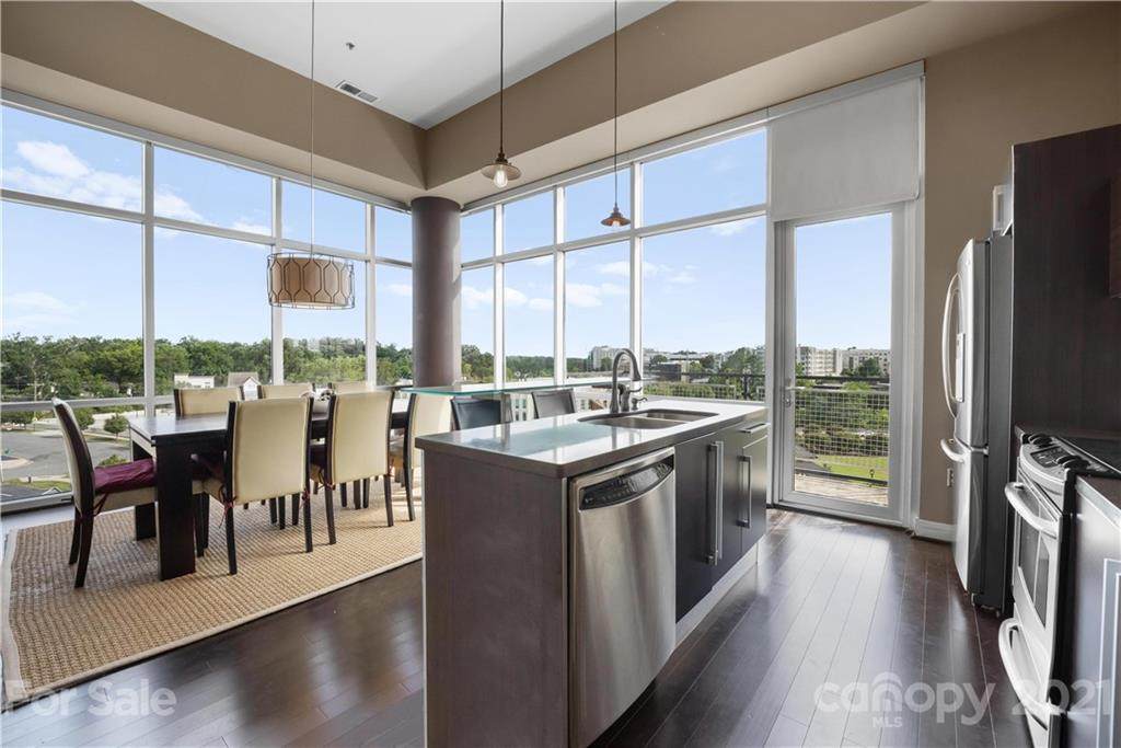 1133 Metropolitan Avenue - Photo 1