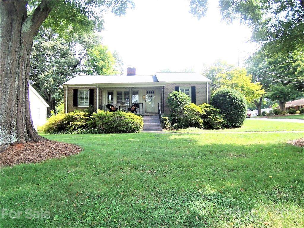 611 Westover Terrace - Photo 1