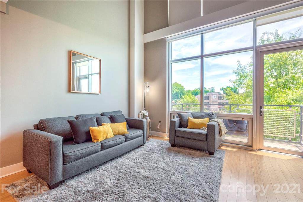 1133 Metropolitan Avenue - Photo 1