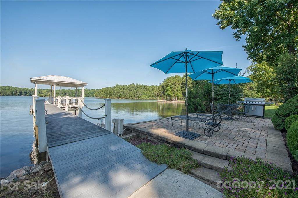 2757 Camden Pointe Drive - Photo 1