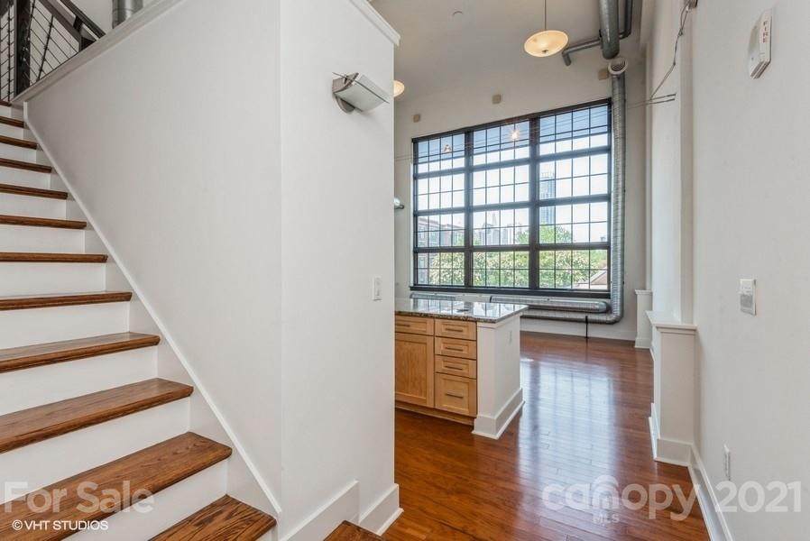 715 N Graham Street - Photo 1