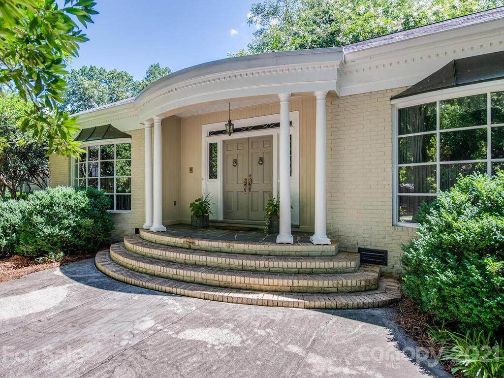 2738 Beverwyck Road - Photo 1