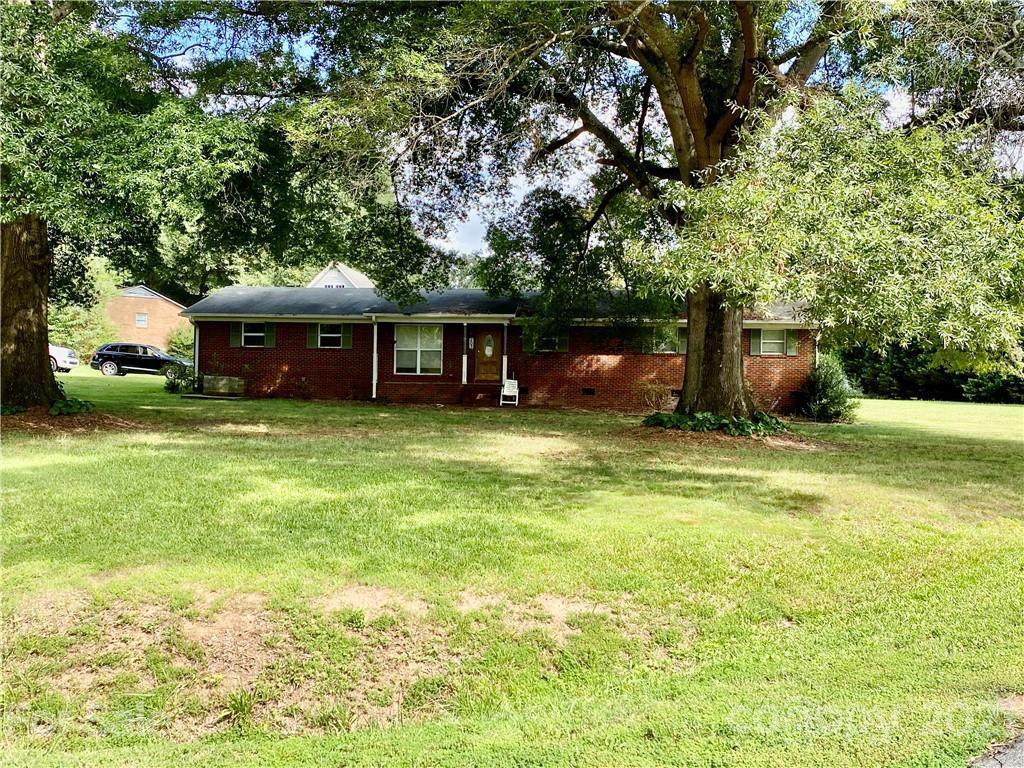 203 Fieldcrest Drive - Photo 1