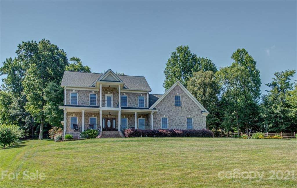 240 Quiet Waters Road - Photo 1