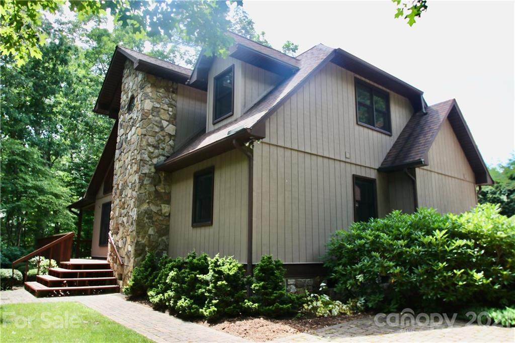 304 Oak Ridge Drive - Photo 1
