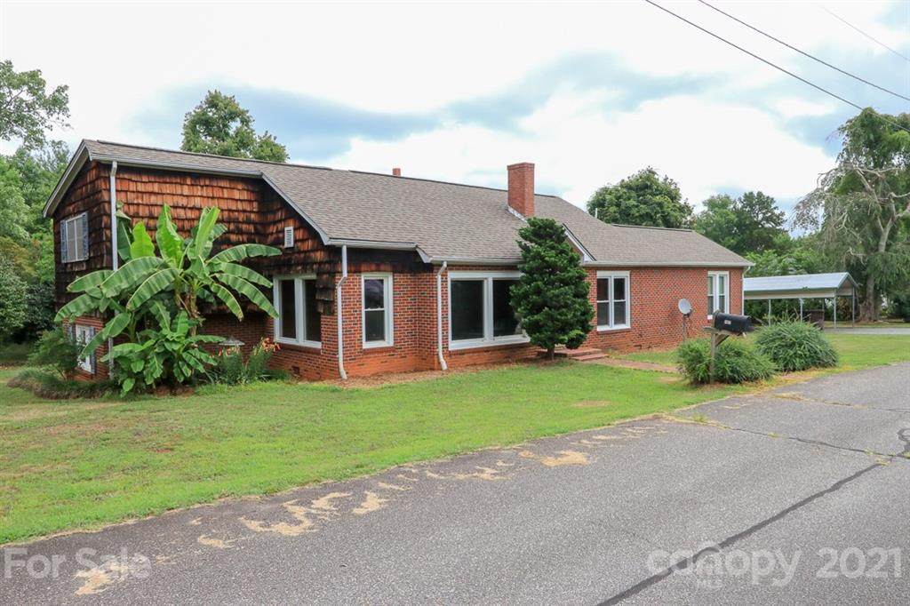 107 Crestlane Drive - Photo 1