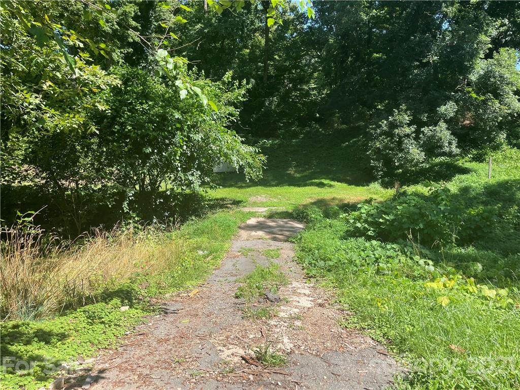 909 Alma Avenue - Photo 1
